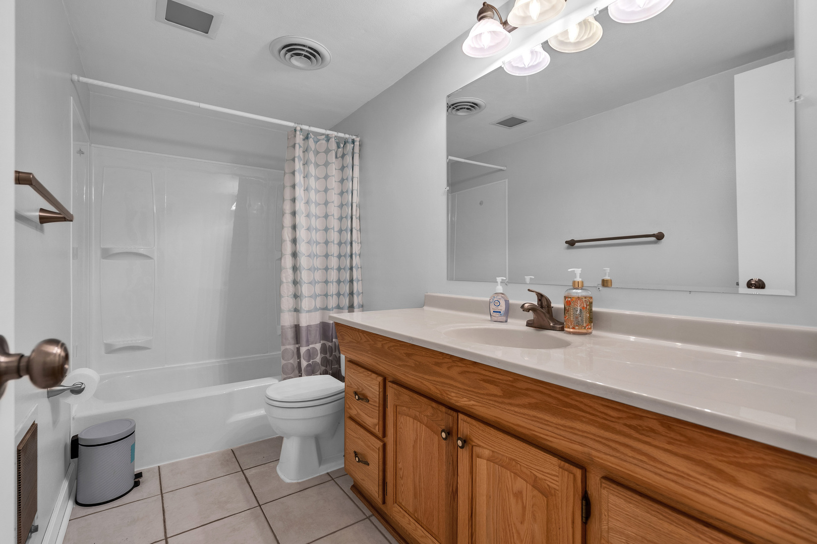 4418 Euclid Avenue Unit: 1B