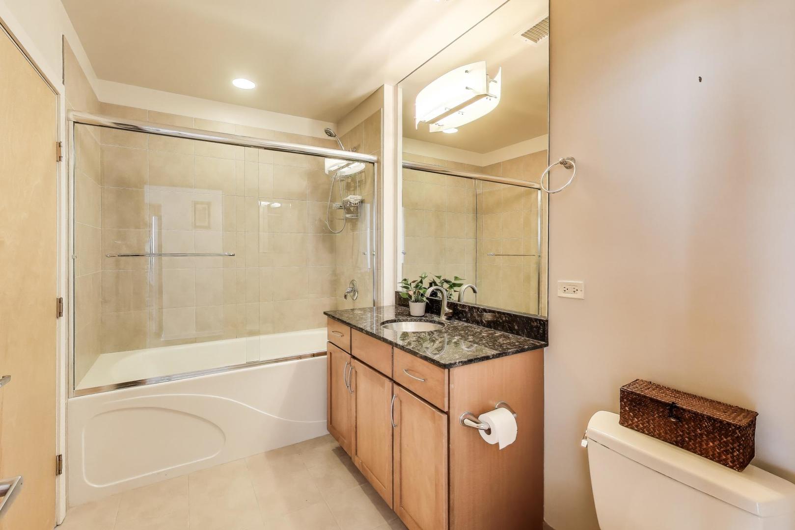 1819 S Michigan Avenue Unit: 803