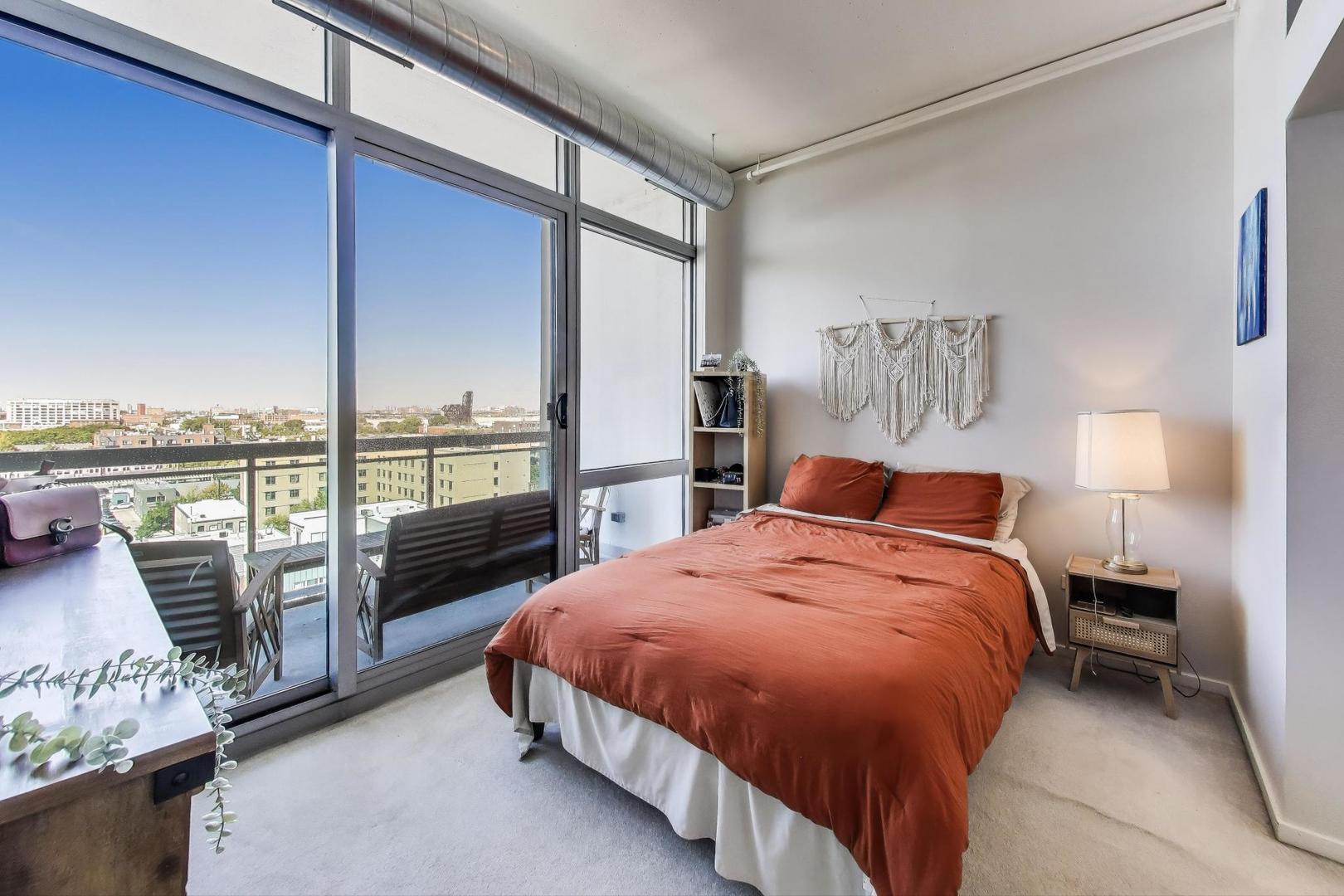 1819 S Michigan Avenue Unit: 803