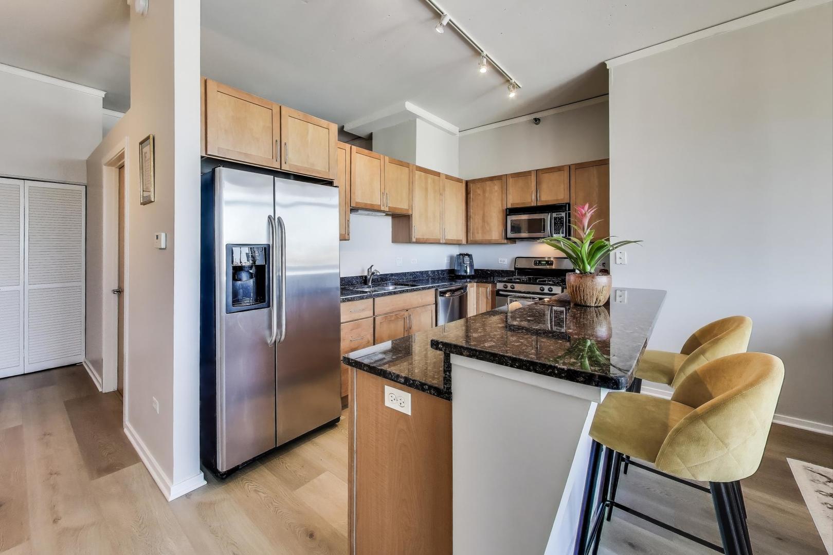1819 S Michigan Avenue Unit: 803