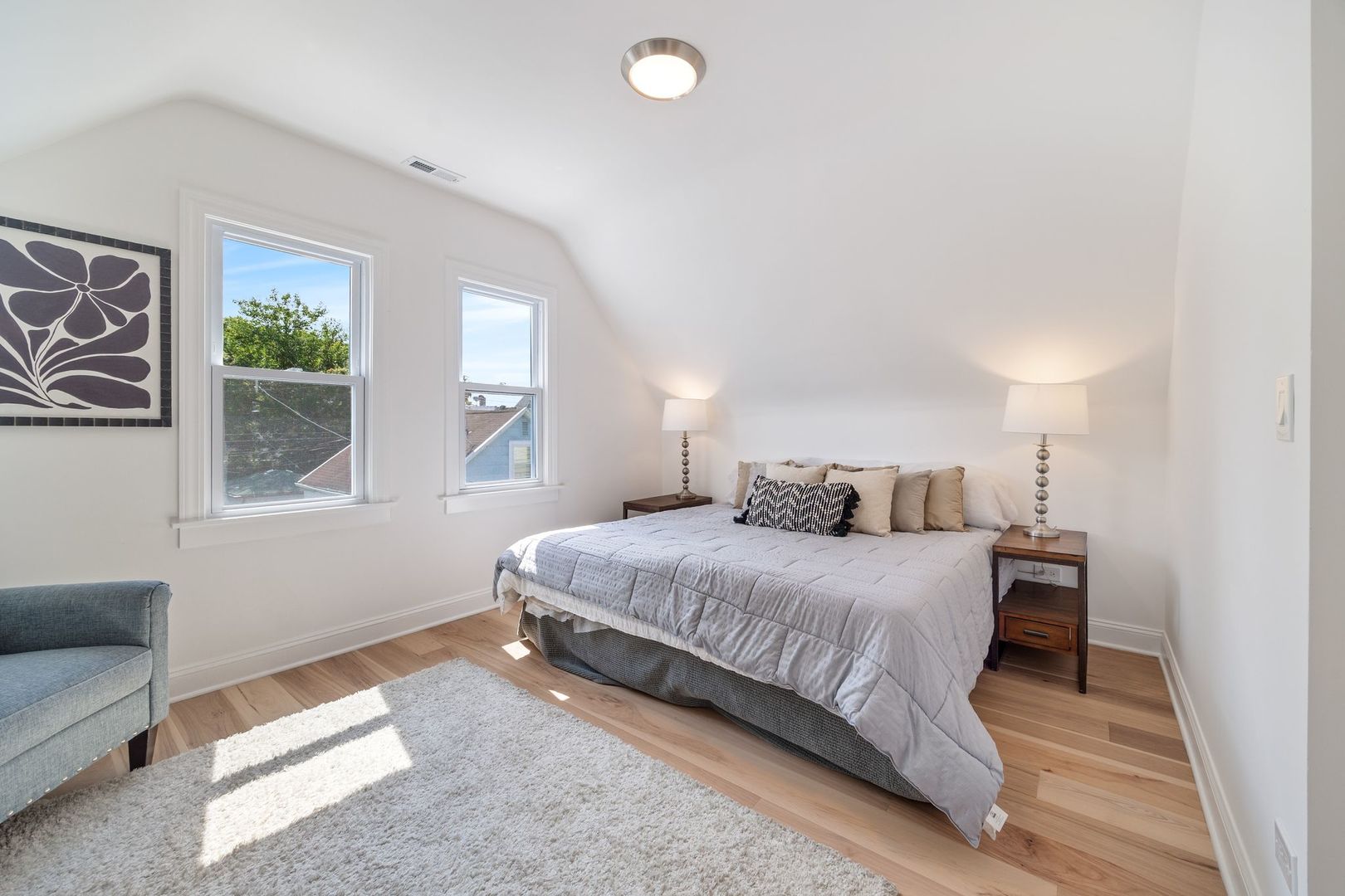 3311 W Belle Plaine Avenue