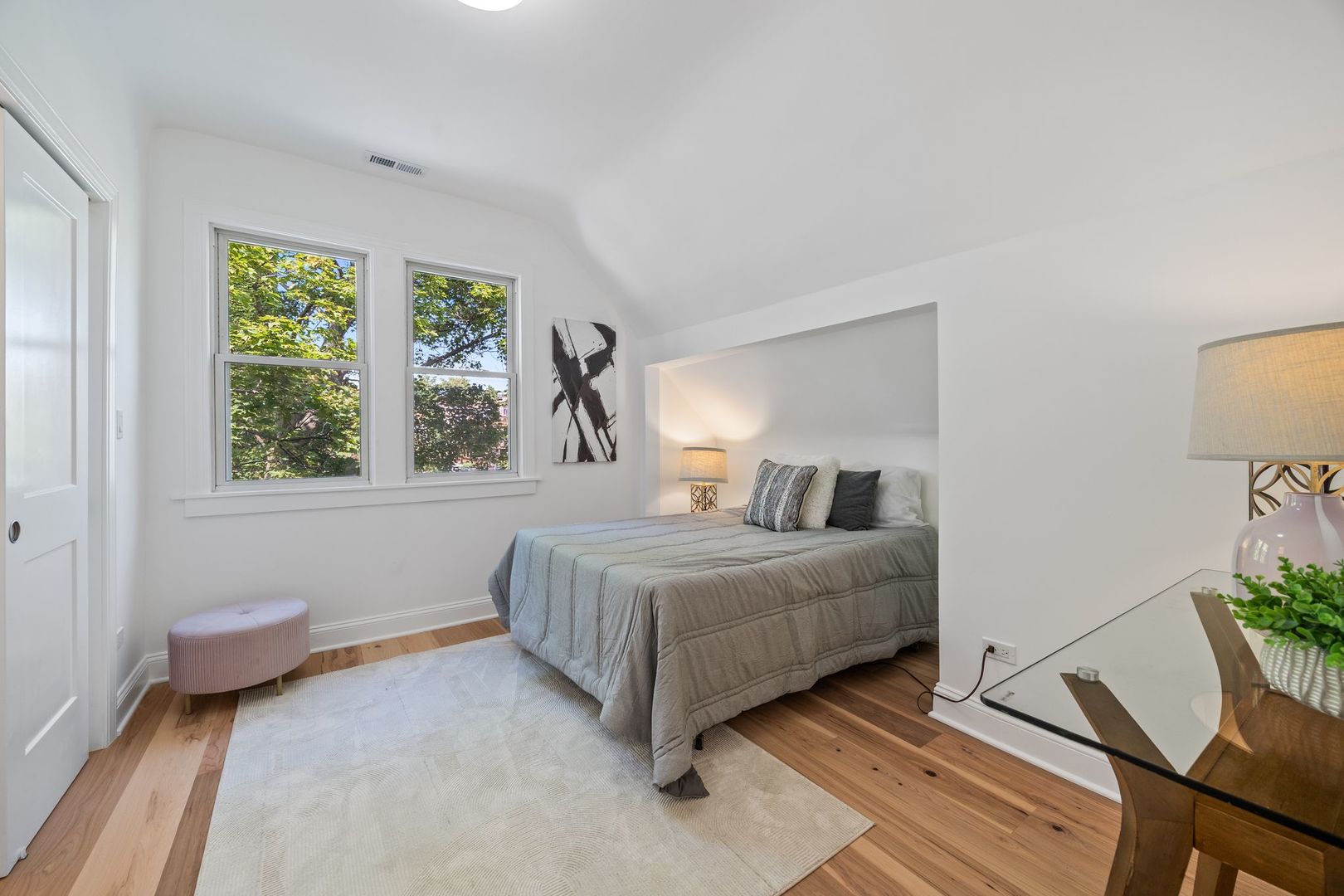 3311 W Belle Plaine Avenue