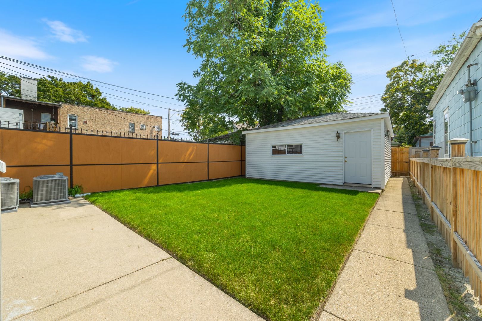 3311 W Belle Plaine Avenue