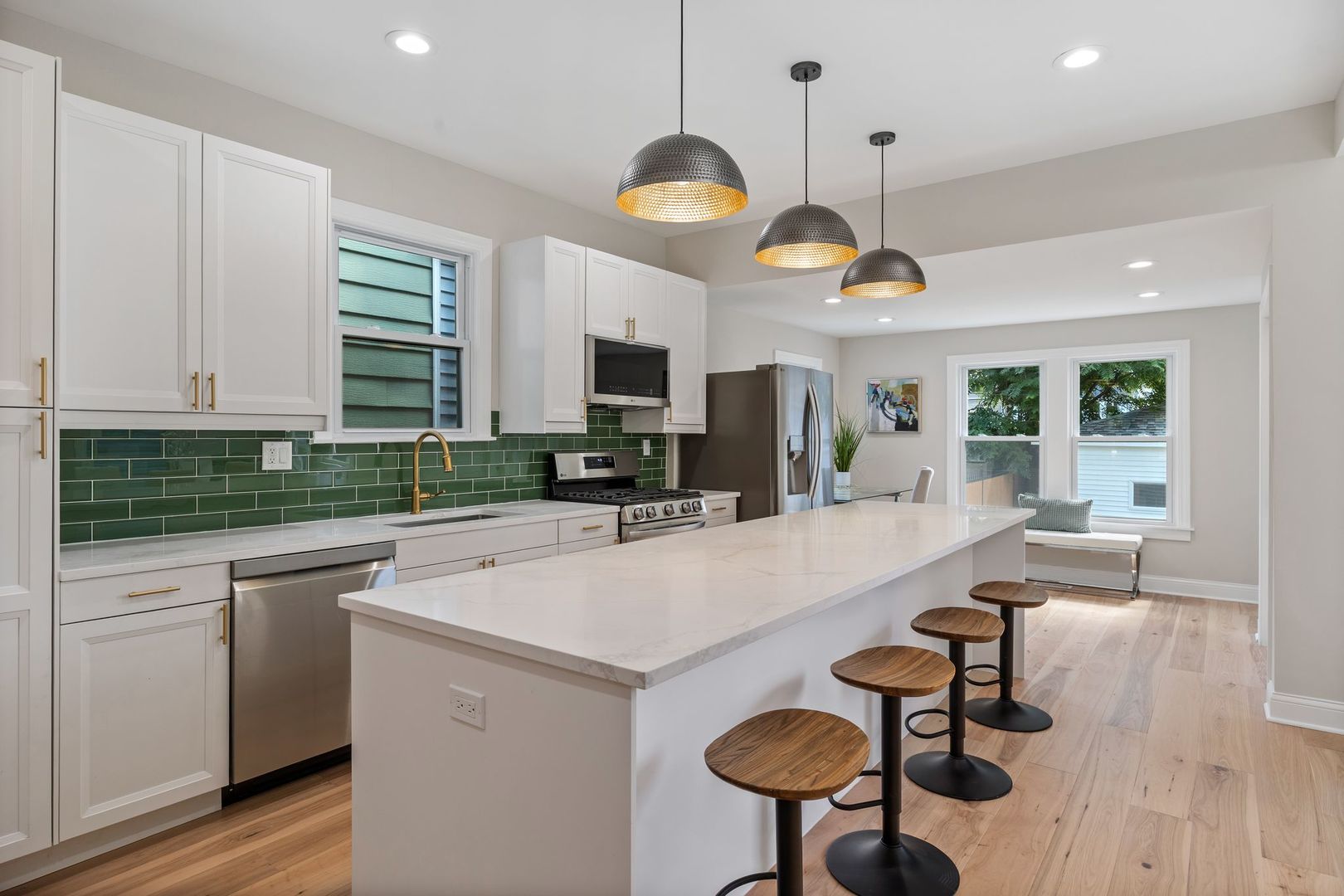 3311 W Belle Plaine Avenue