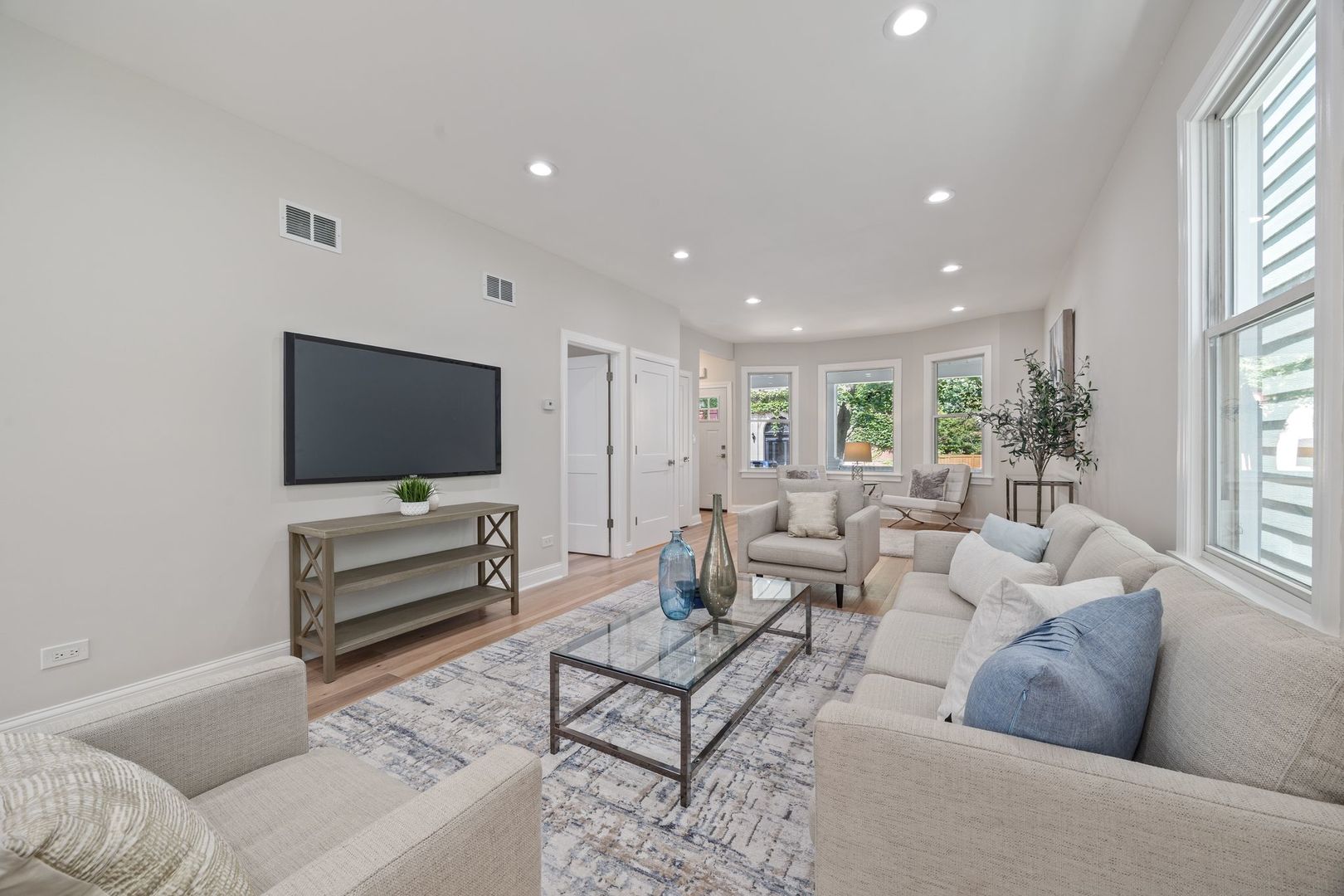 3311 W Belle Plaine Avenue