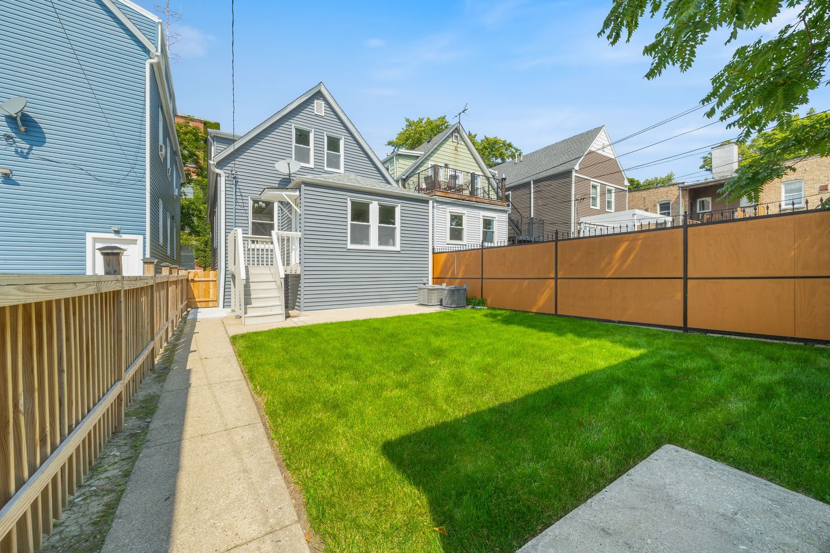 3311 W Belle Plaine Avenue