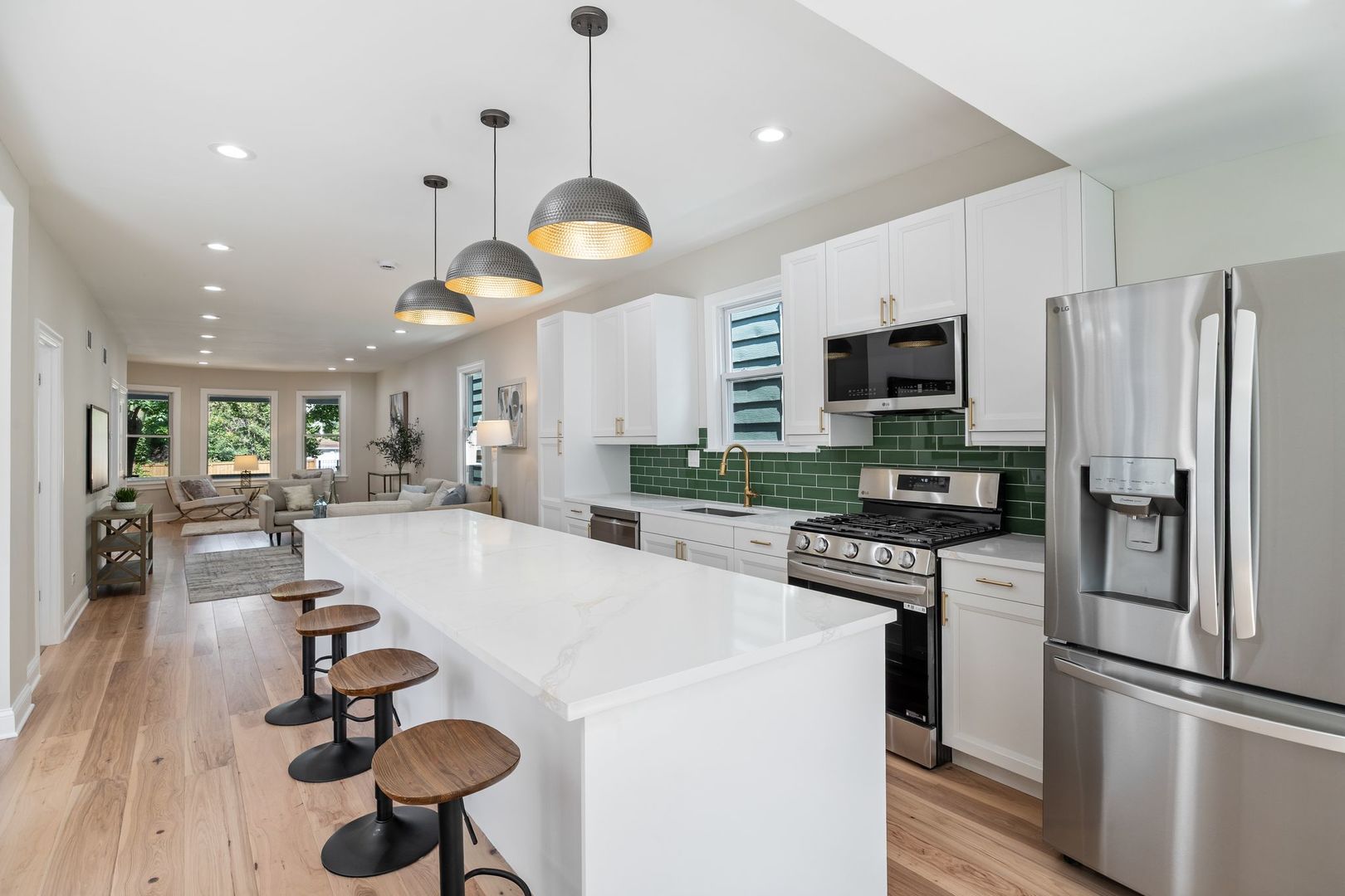 3311 W Belle Plaine Avenue