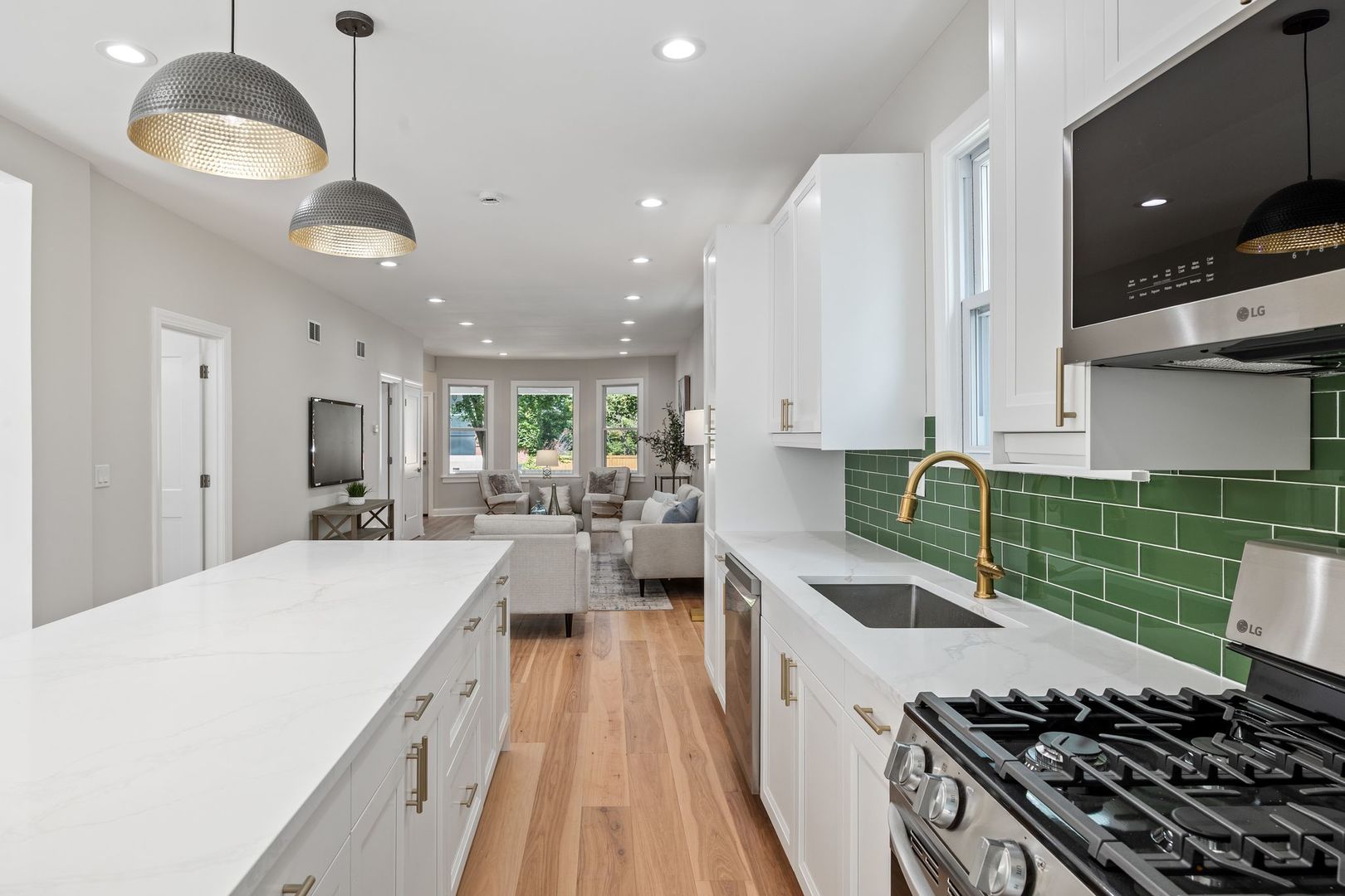 3311 W Belle Plaine Avenue