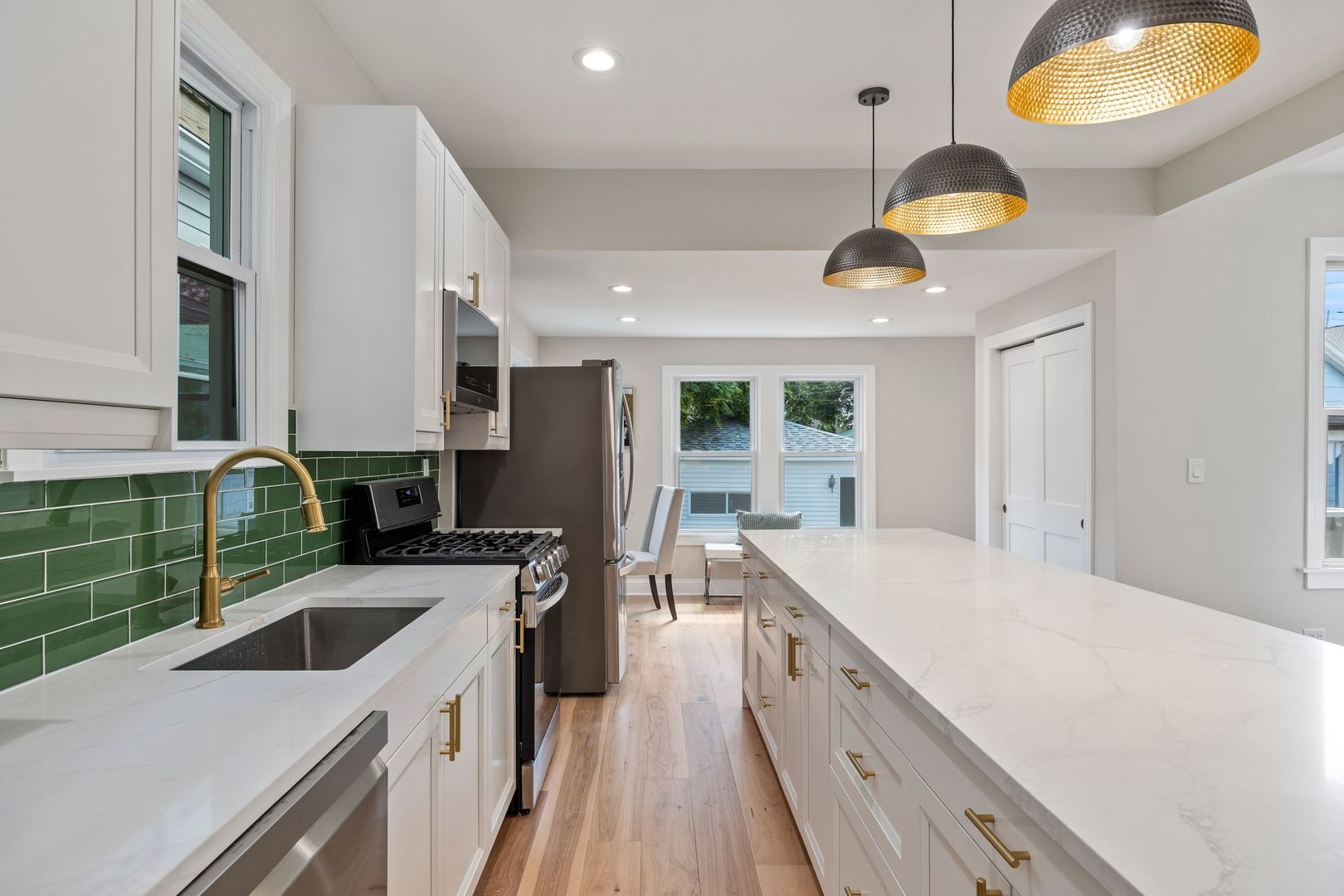 3311 W Belle Plaine Avenue