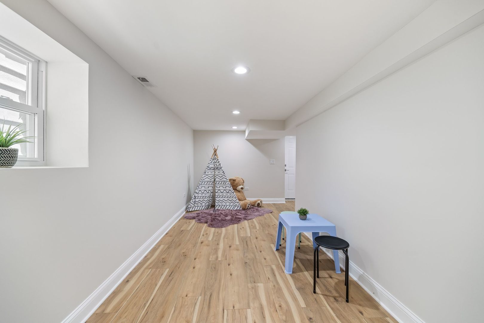 3311 W Belle Plaine Avenue