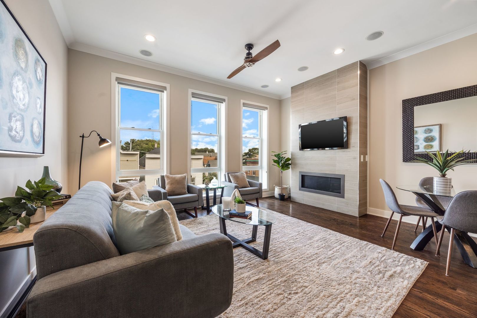 3035 W Belmont Avenue Unit: 3E