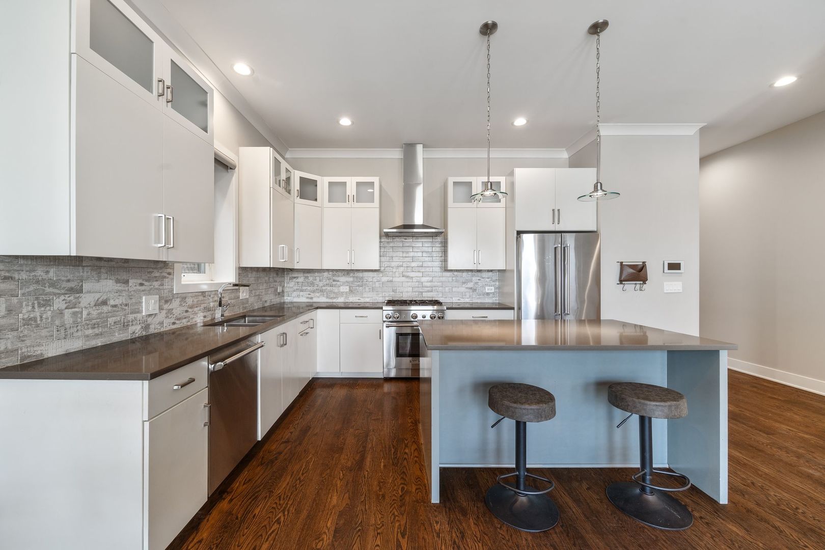 3035 W Belmont Avenue Unit: 3E