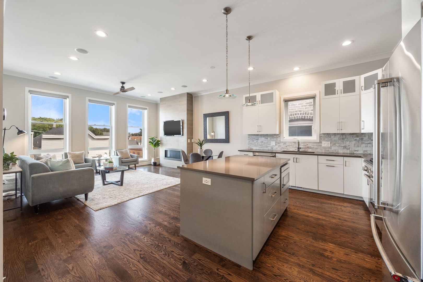 3035 W Belmont Avenue Unit: 3E