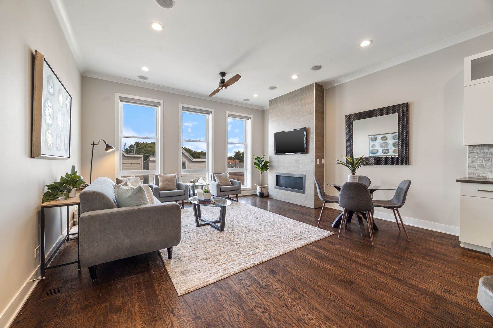3035 W Belmont Avenue Unit: 3E