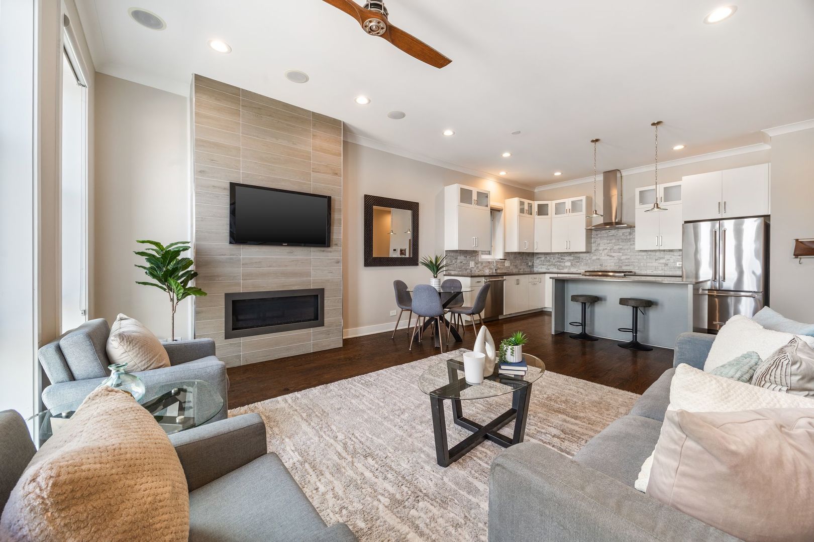 3035 W Belmont Avenue Unit: 3E