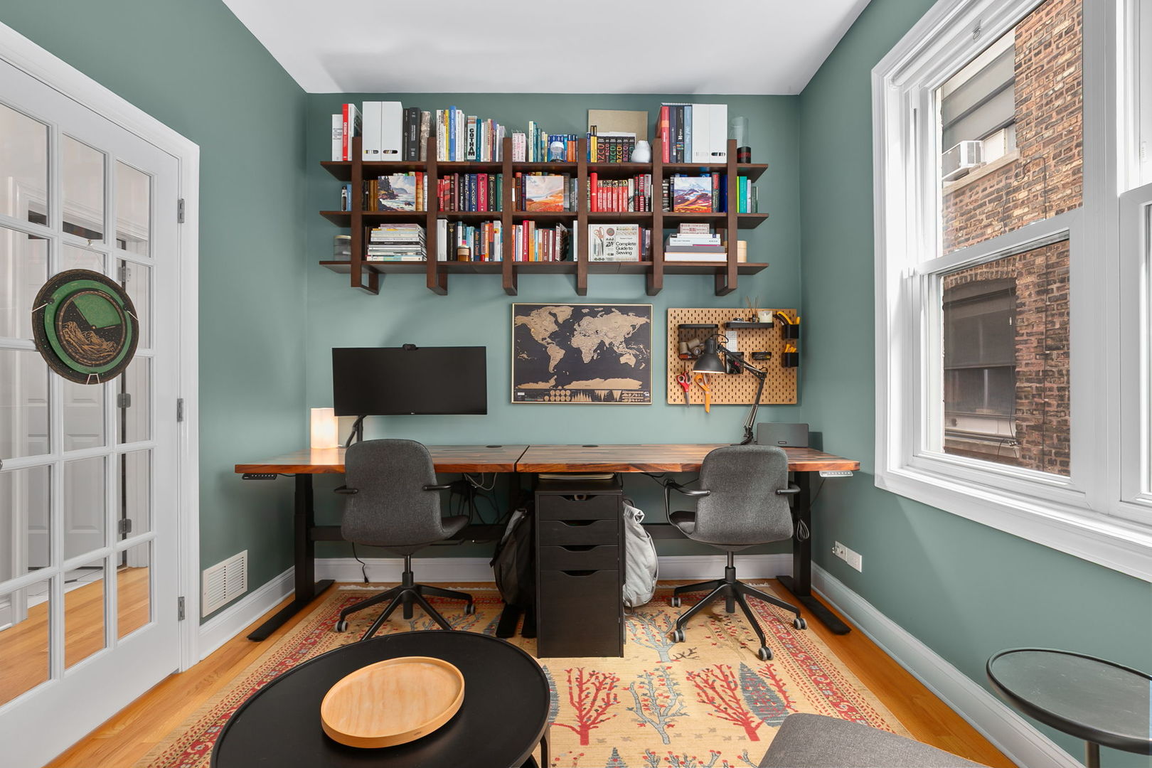 827 W BRADLEY Place Unit: 2E