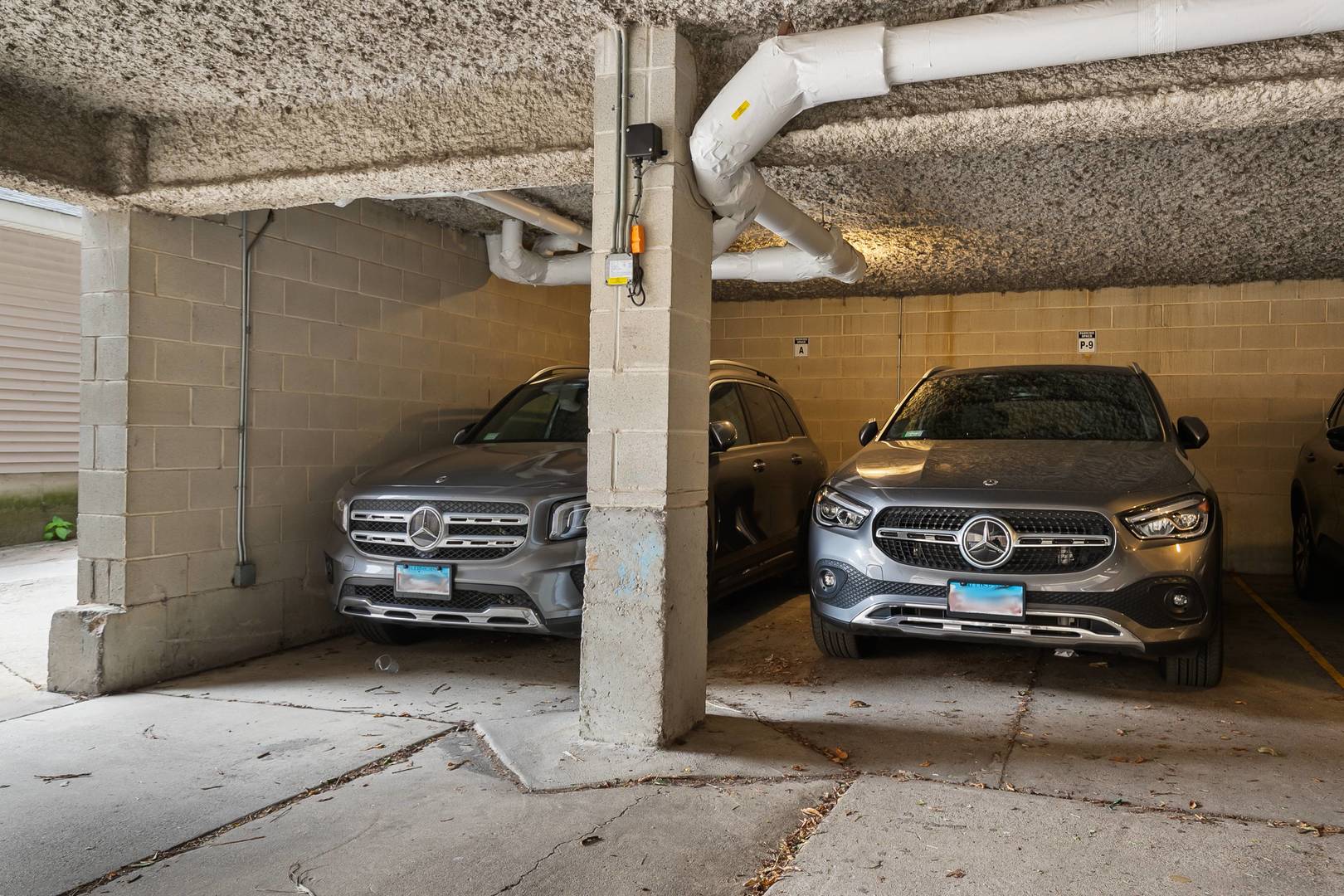 827 W BRADLEY Place Unit: 2E