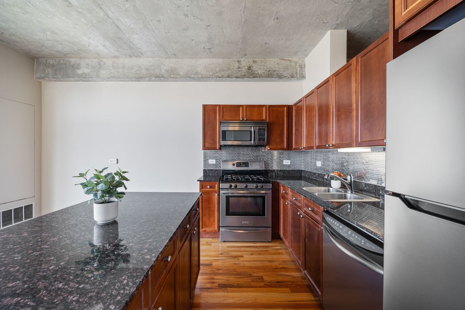 1620 S Michigan Avenue Unit: 619
