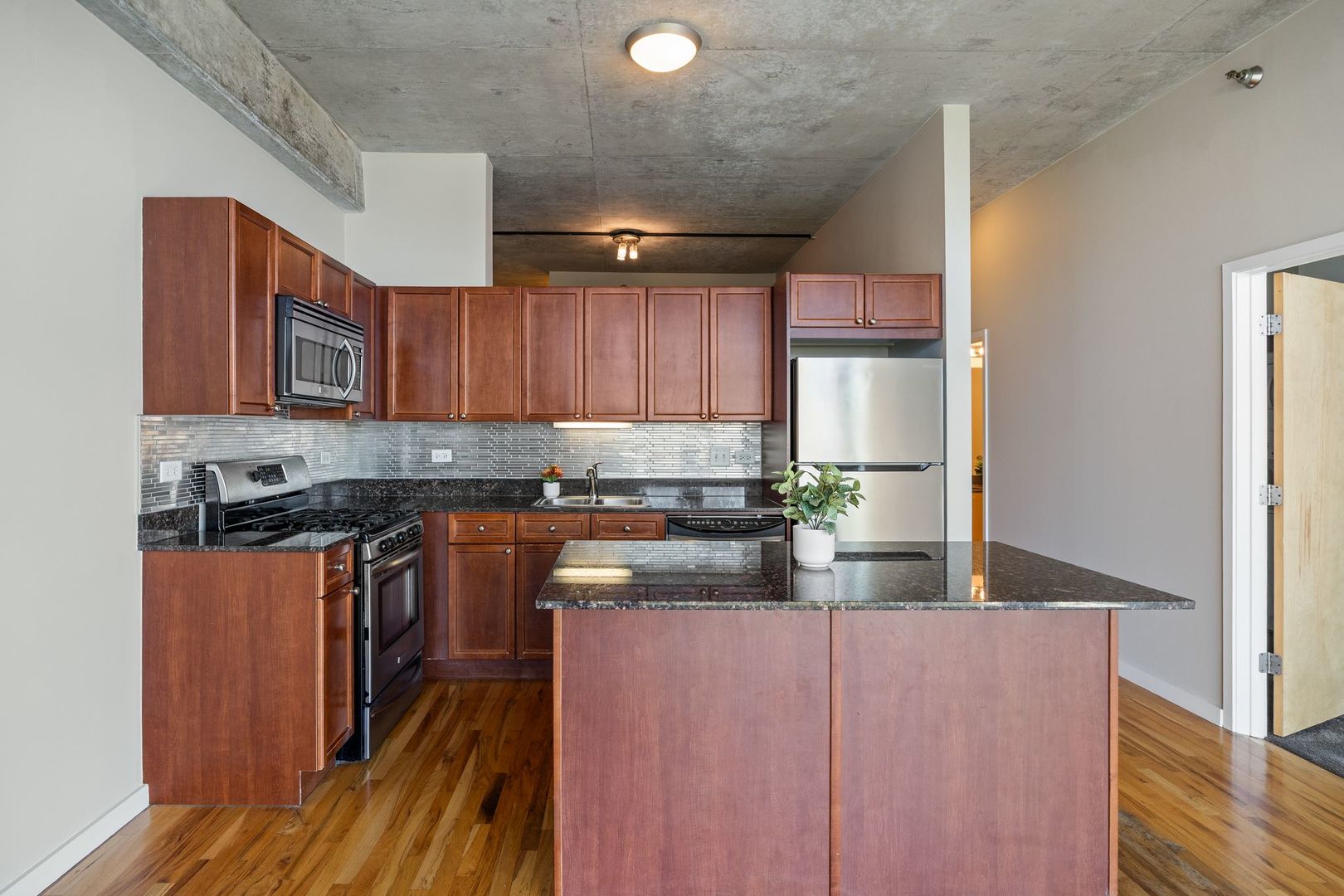 1620 S Michigan Avenue Unit: 619