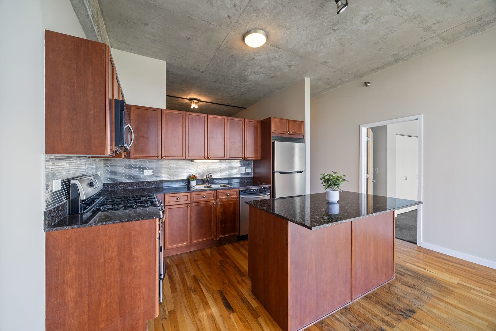 1620 S Michigan Avenue Unit: 619