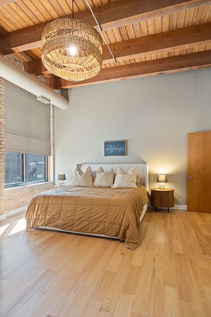 2222 N Racine Avenue Unit: 12