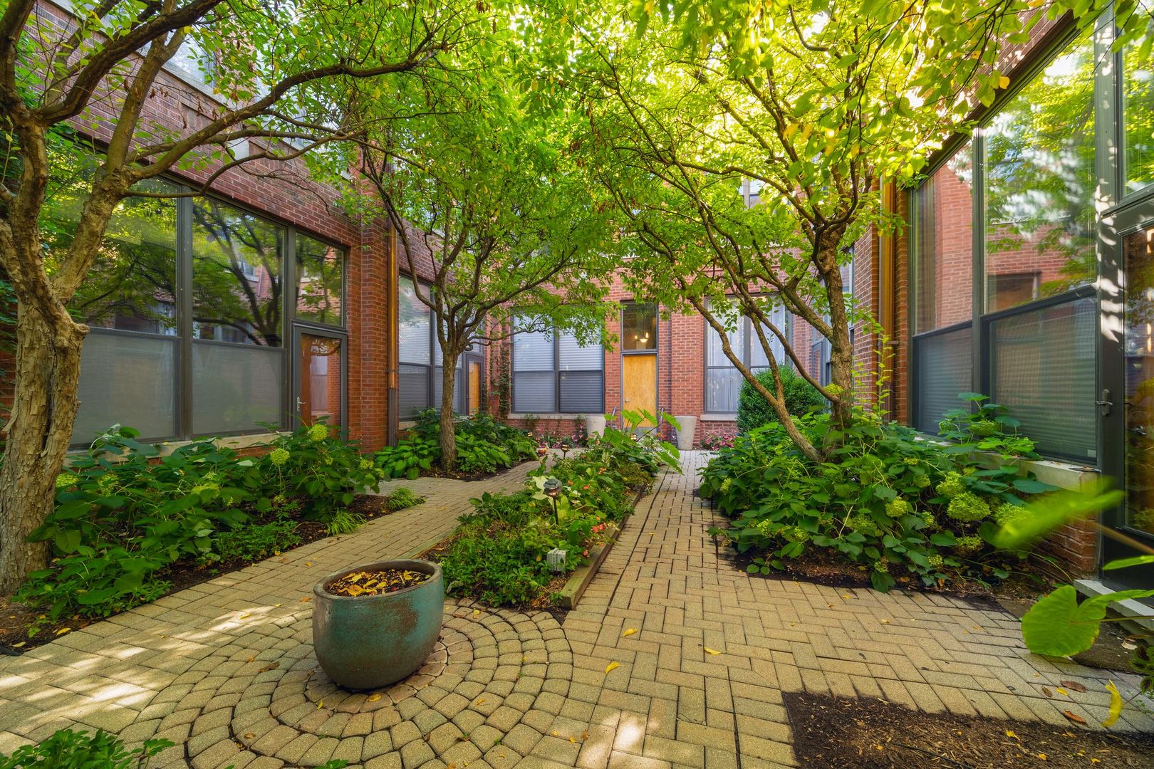 2222 N Racine Avenue Unit: 12