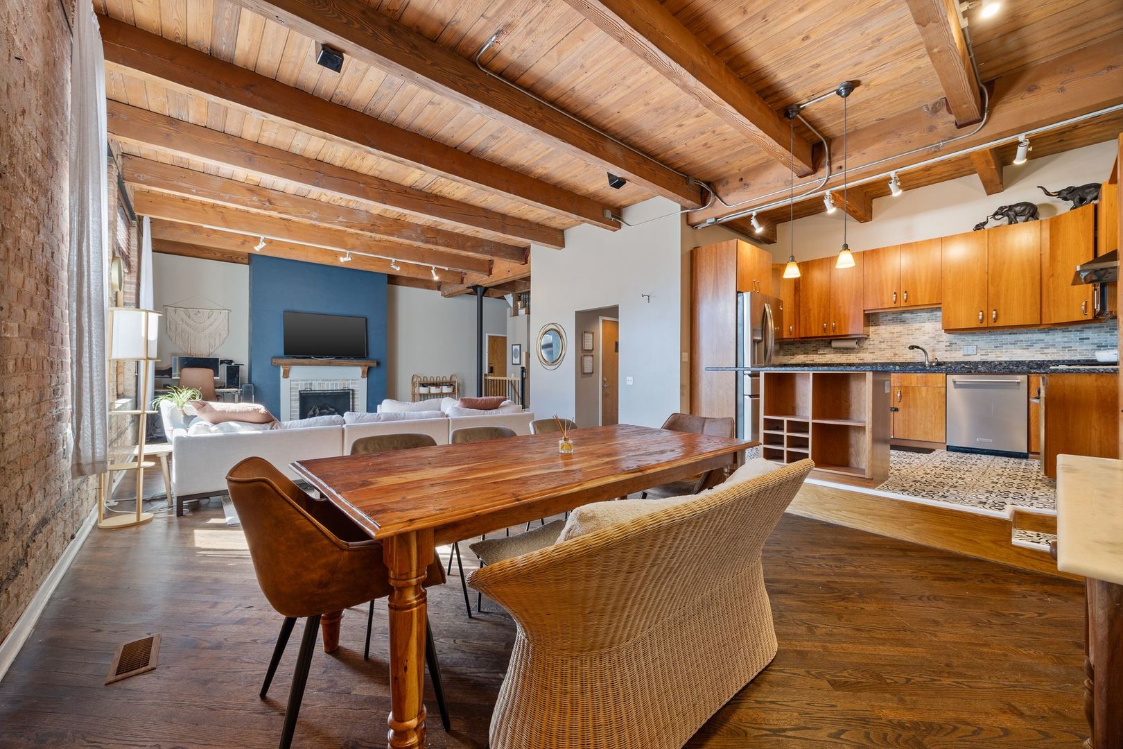 2222 N Racine Avenue Unit: 12