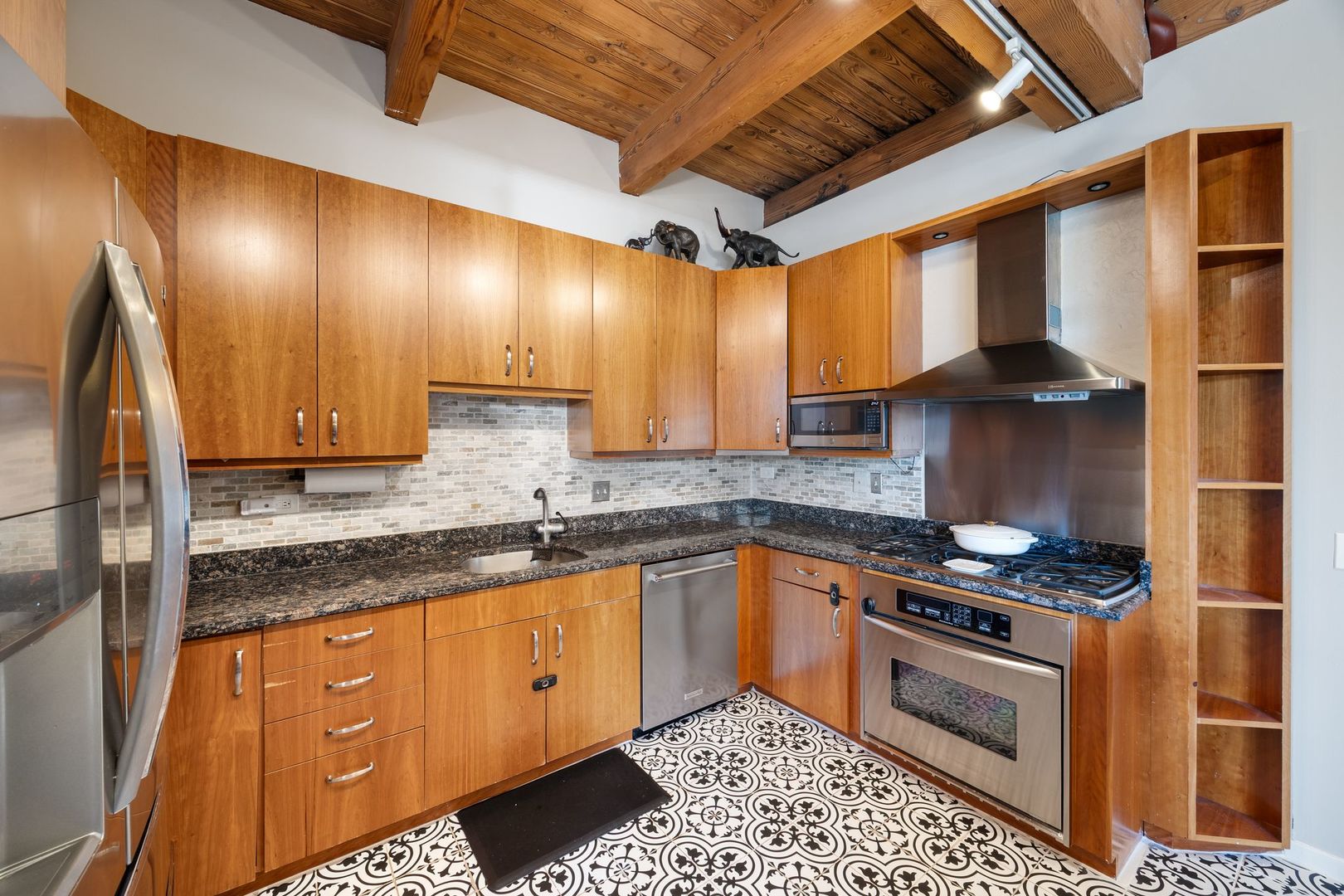 2222 N Racine Avenue Unit: 12