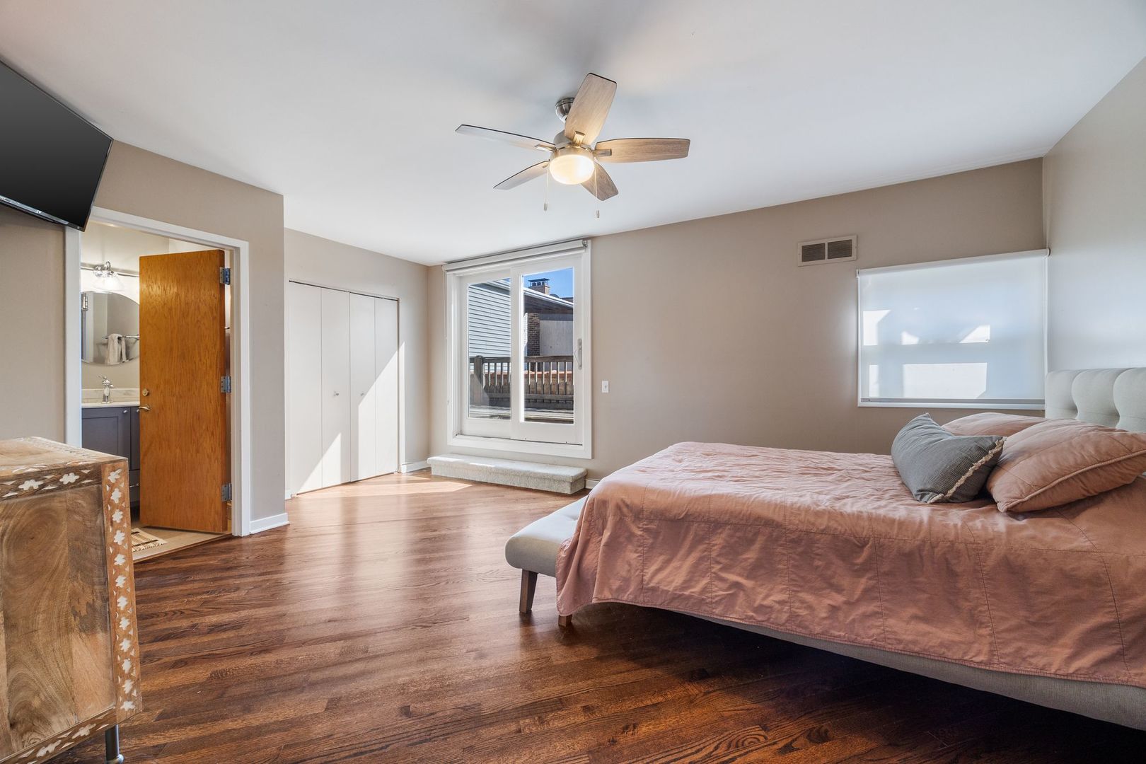2222 N Racine Avenue Unit: 12
