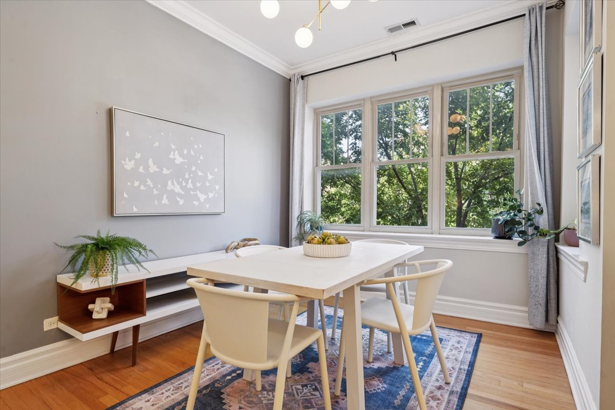 2139 N Kedzie Boulevard Unit: 2