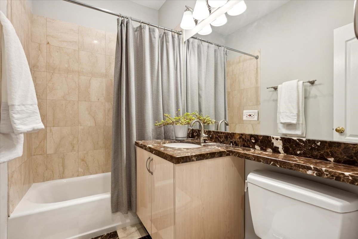 2139 N Kedzie Boulevard Unit: 2