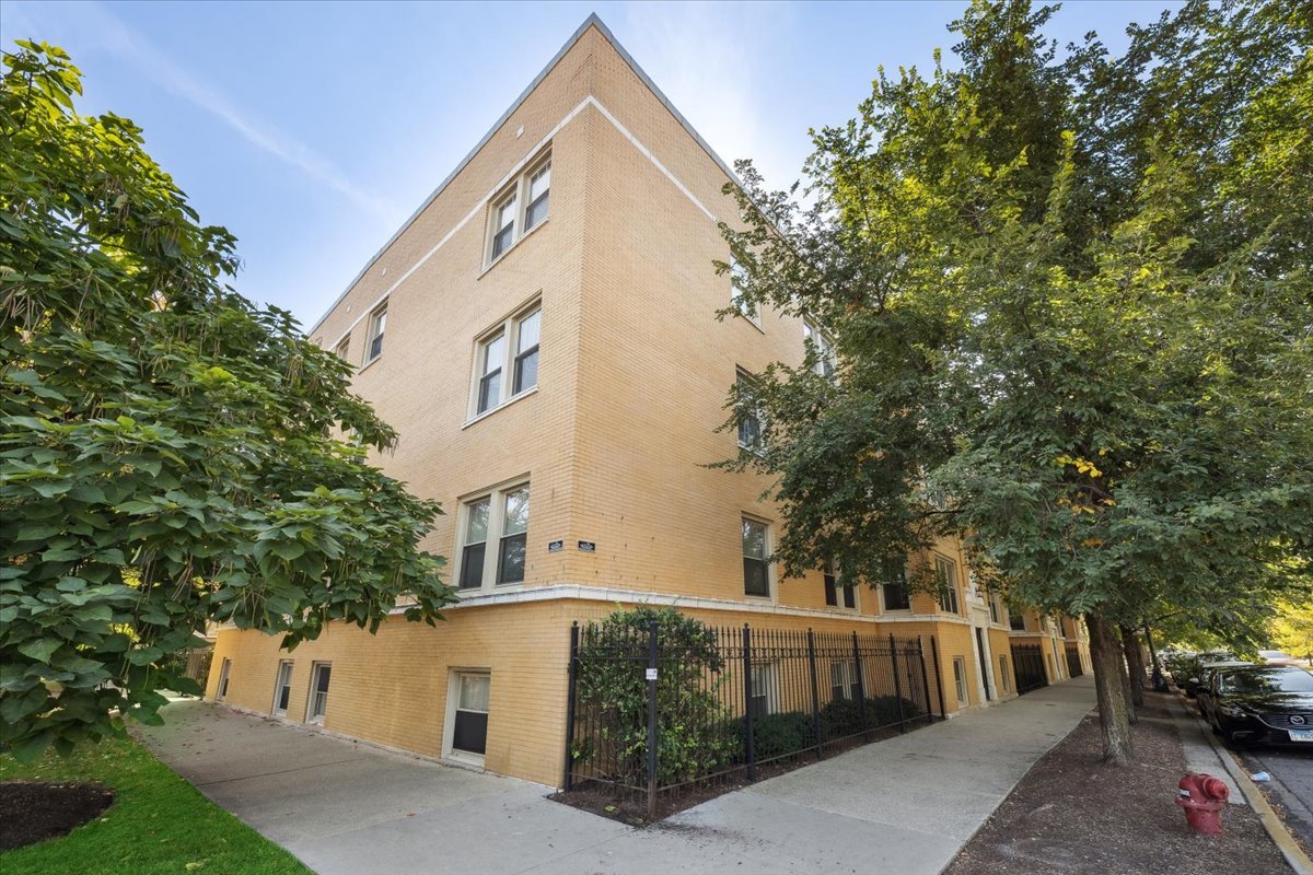 2139 N Kedzie Boulevard Unit: 2