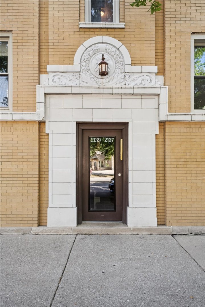 2139 N Kedzie Boulevard Unit: 2