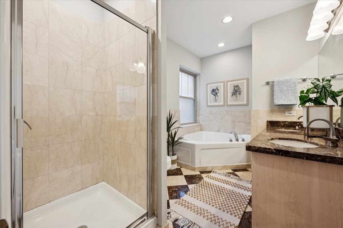 2139 N Kedzie Boulevard Unit: 2