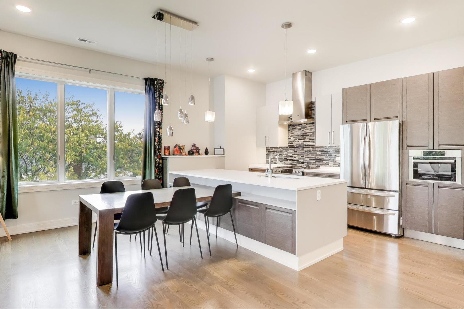 2352 W Winona Street Unit: 3E