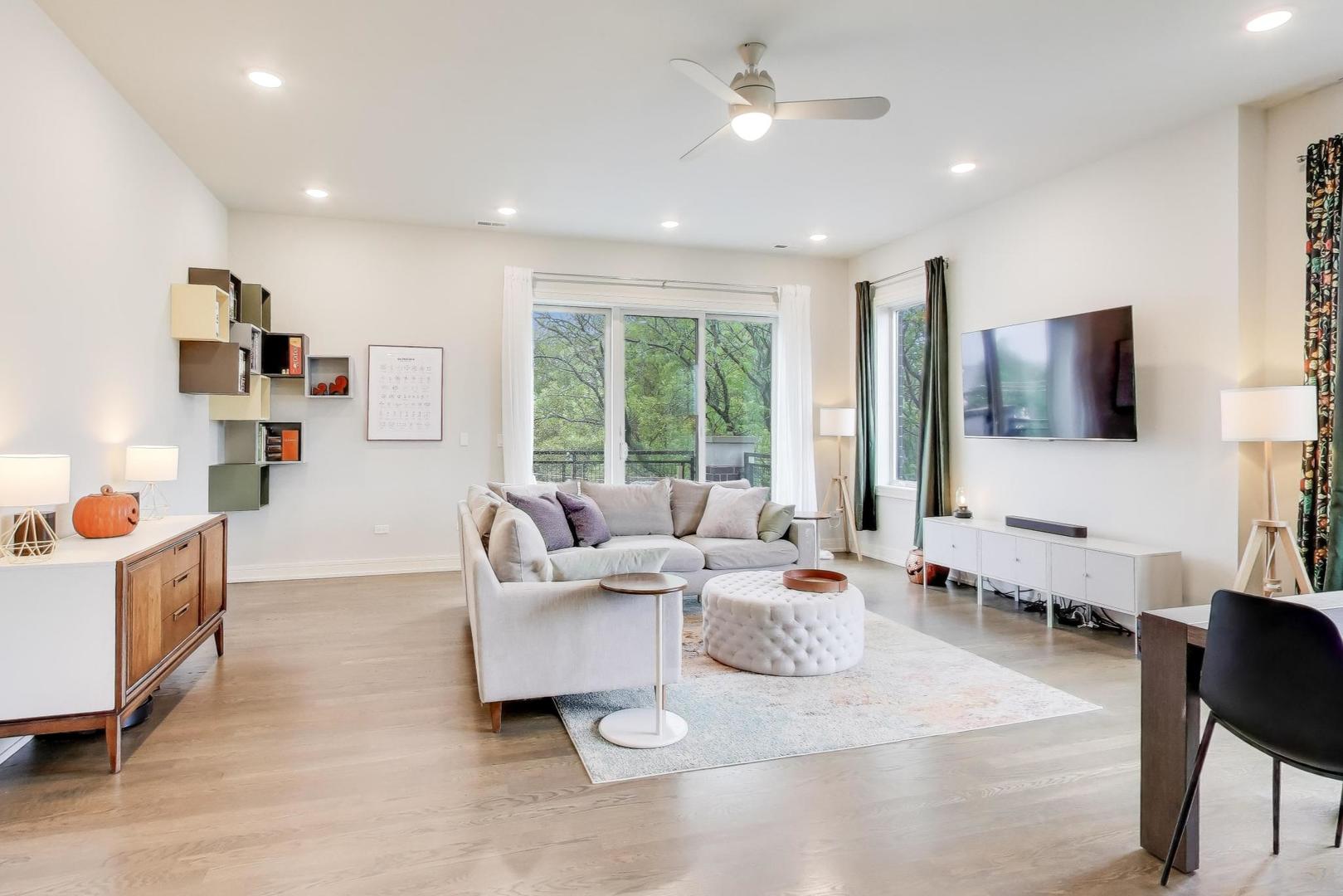 2352 W Winona Street Unit: 3E