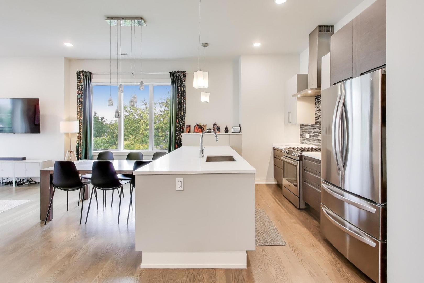 2352 W Winona Street Unit: 3E