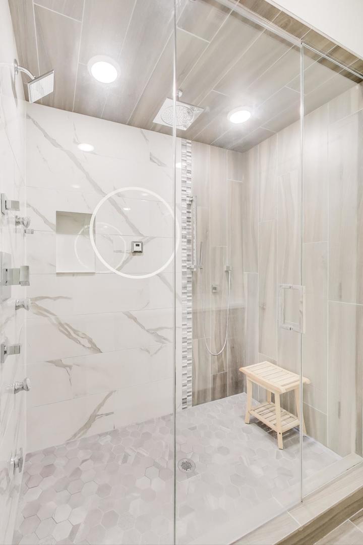 2352 W Winona Street Unit: 3E