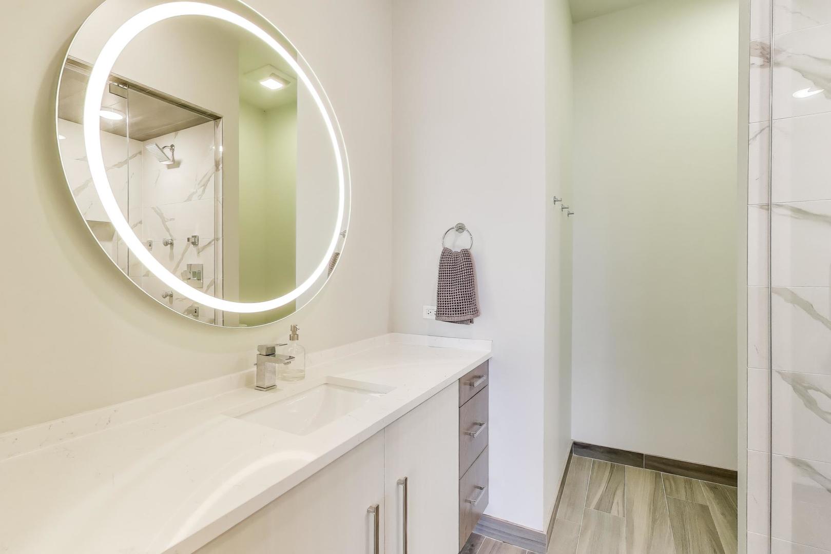 2352 W Winona Street Unit: 3E