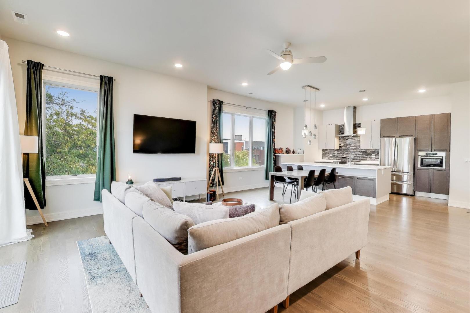 2352 W Winona Street Unit: 3E