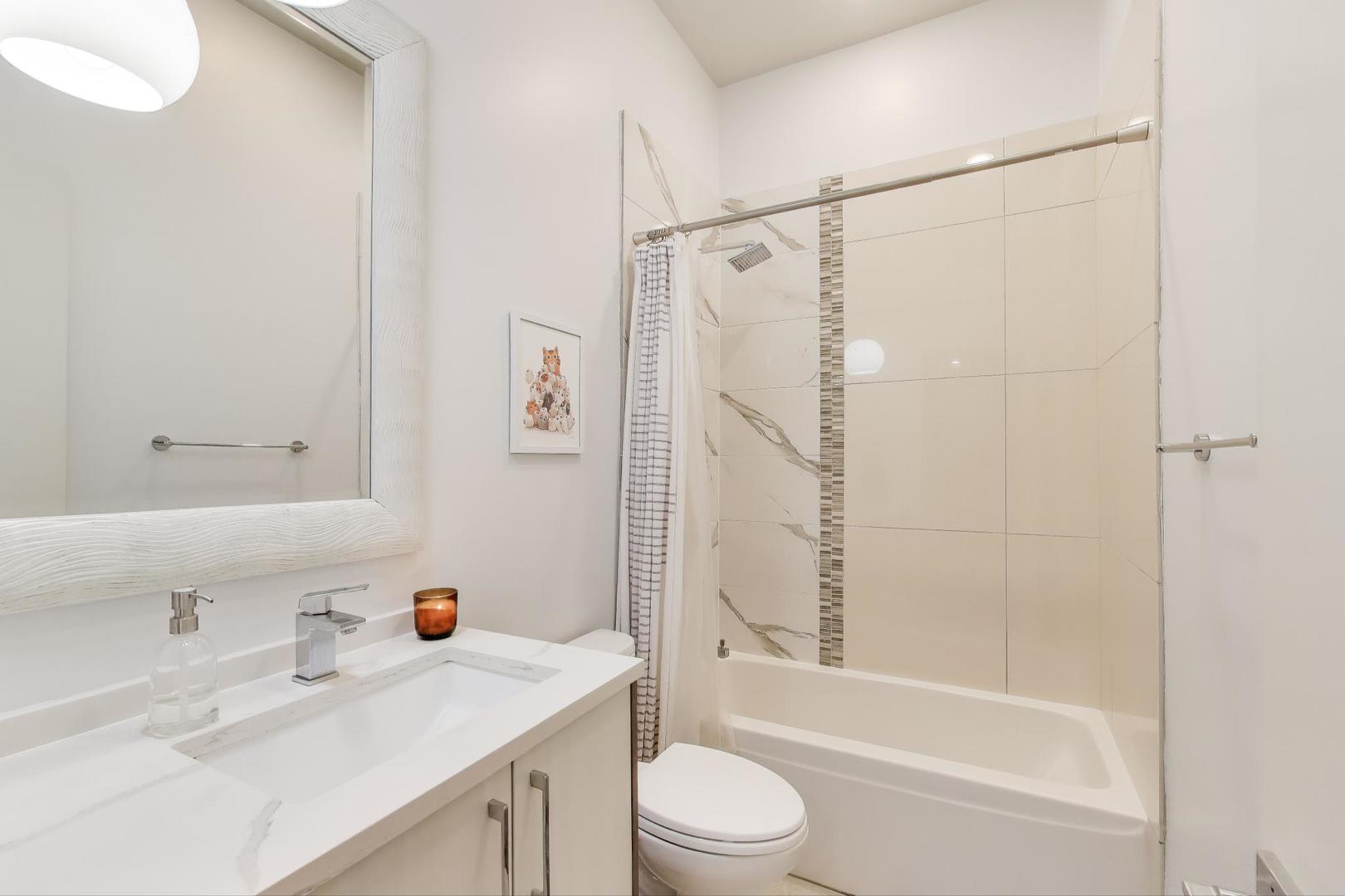 2352 W Winona Street Unit: 3E