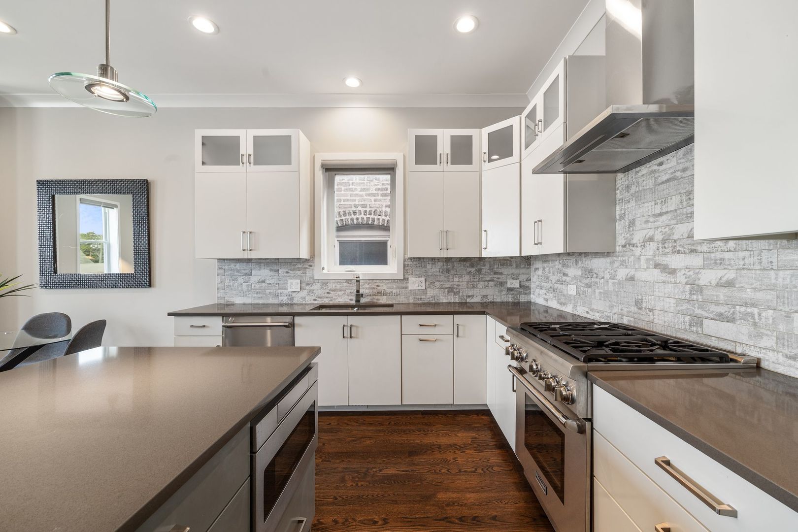3035 W Belmont Avenue Unit: 3E