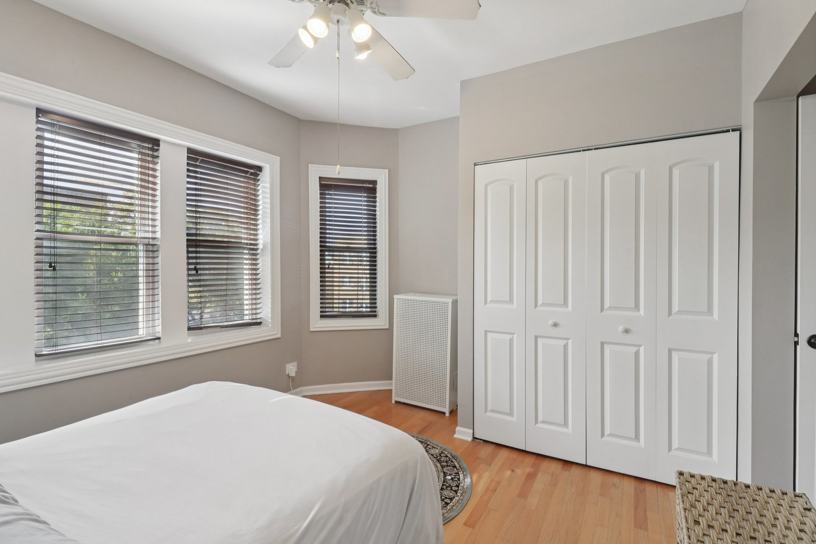 3558 W Belle Plaine Avenue Unit: 3