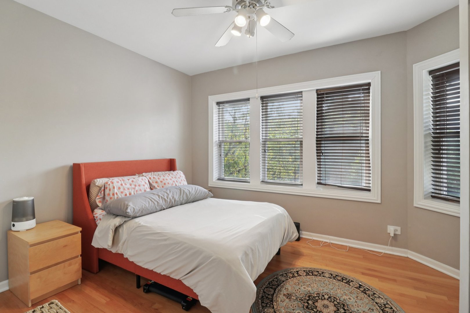 3558 W Belle Plaine Avenue Unit: 3