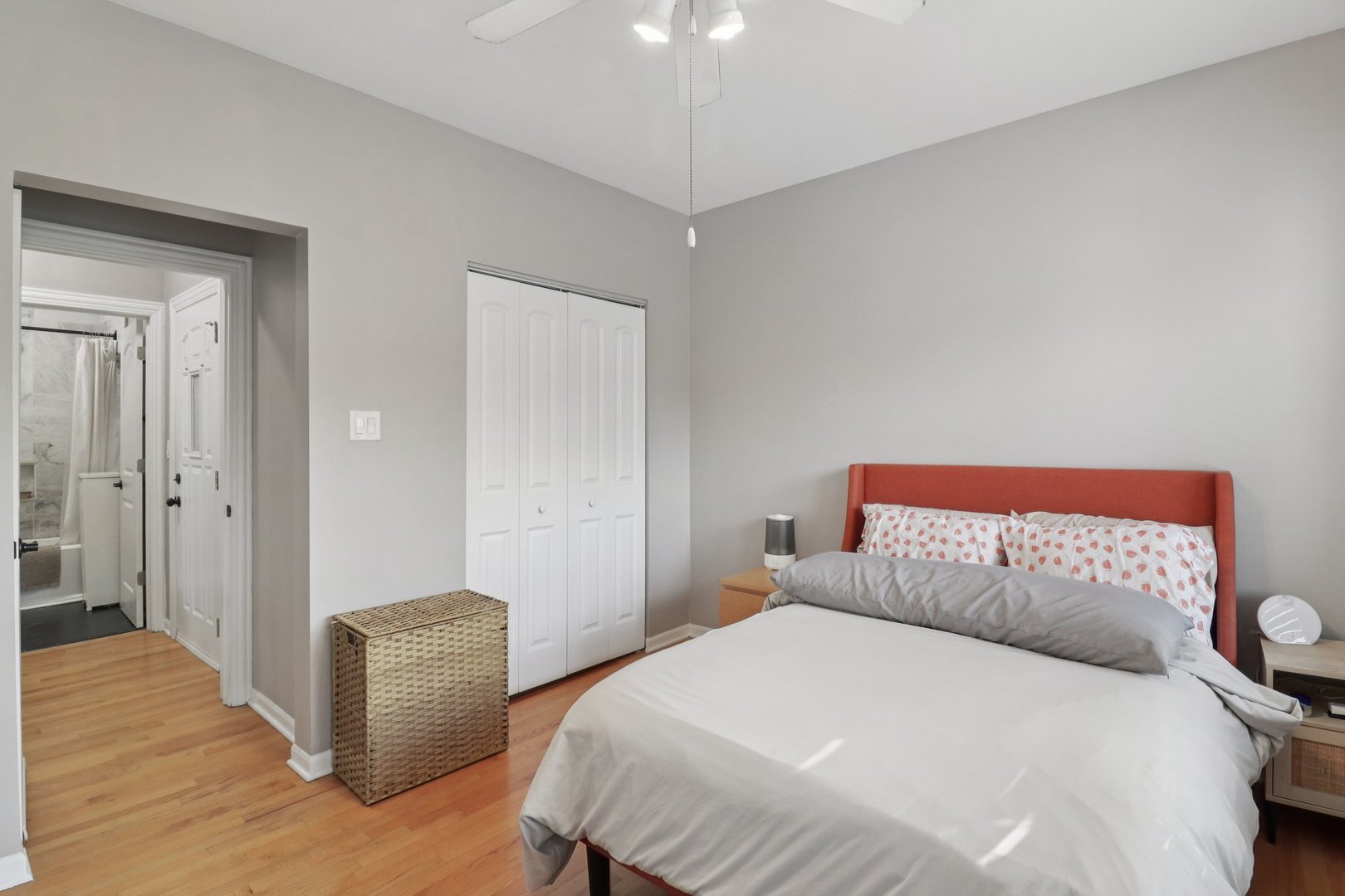 3558 W Belle Plaine Avenue Unit: 3