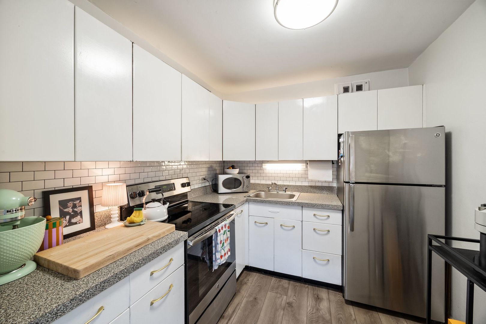 3550 N Lake Shore Drive Unit: 214