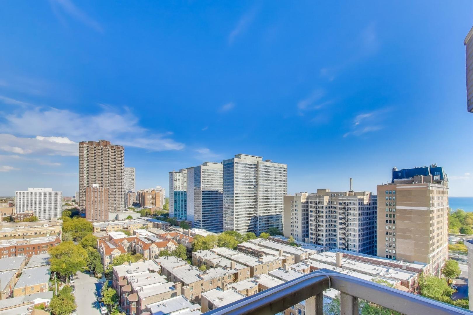555 W CORNELIA Avenue Unit: 1711