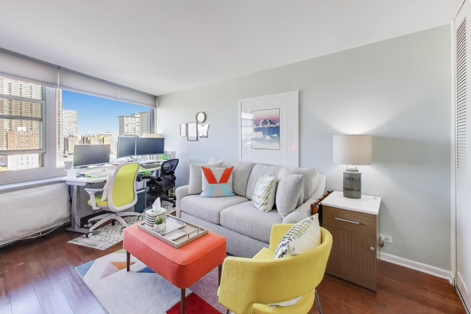 555 W CORNELIA Avenue Unit: 1711