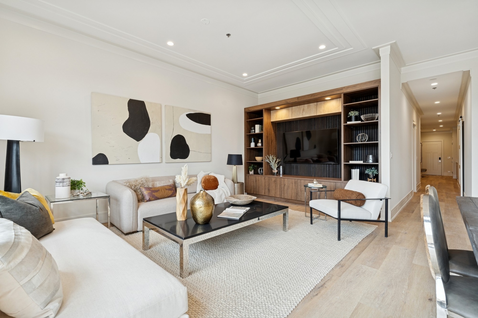 3951 N Wayne Avenue Unit: 107