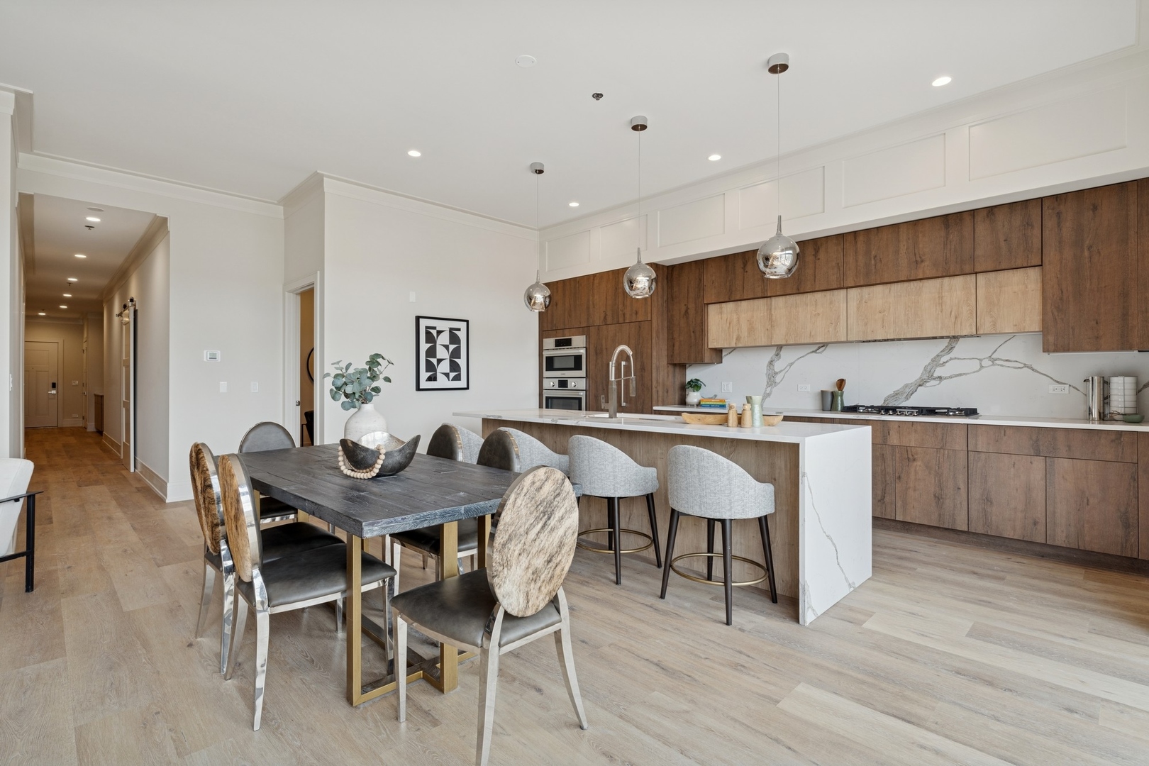 3951 N Wayne Avenue Unit: 107